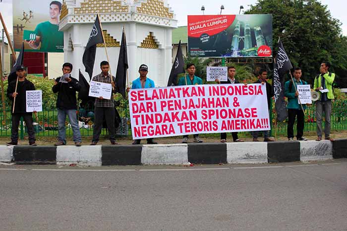 Demo laskar HTI Aceh protes spionase Amerika di Eropa