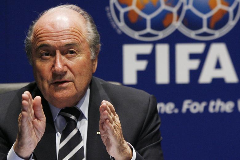 Mundurnya Sepp Blatter