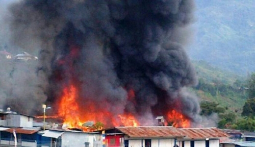 pembakaran masjid di papua tepatnya kaburaga, tolikara