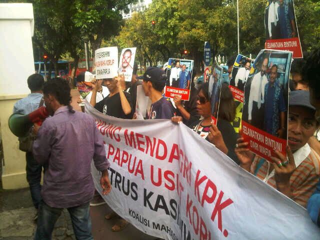 Massa PIT desak KPK tangkap Petrus Kasihiw dan usir Surya Paloh dari Papua Barat