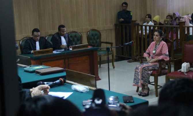 Terdakwa istri ke 4 mendiang Sultan Ternate mengaku seperti Siti Maryam