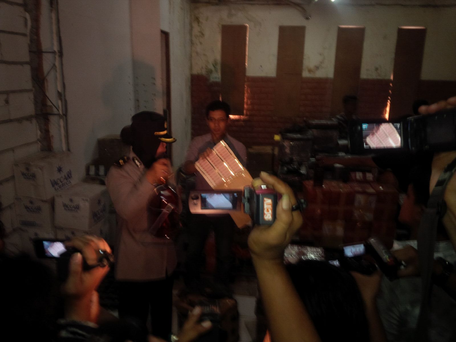 Gerebek Tempat Karaoke, Sita Ribuan Botol Mihol