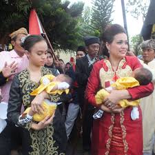 Kimalaha Tomagala : Polda Ternate harus usut orang tua anak kembar dari Nita