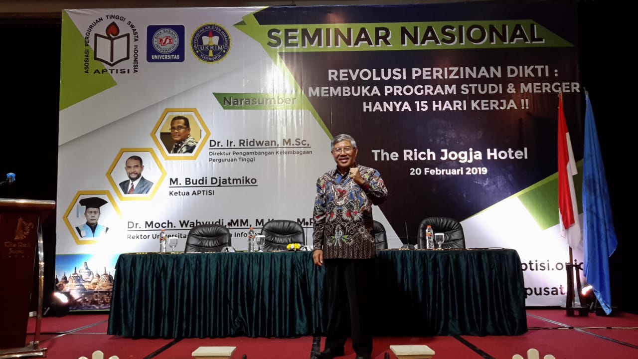 Dr. Ir. Lalu Mulyadi, MT Apresit Seminar Nasional Revolusi Perizinan Dikti
