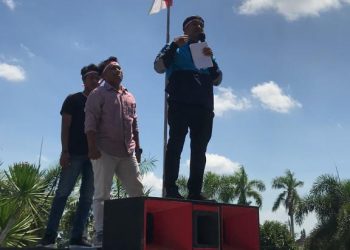 Jangkar Lobar Geruduk Kantor DPRD Lombok Barat Dugaan Pelanggaran Administrasi