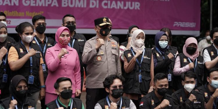 Peduli Gempa Ciqnjur, Polda Metro Jaya Bersama Bhayangkari Kirim Bantuan Kemanusiaan