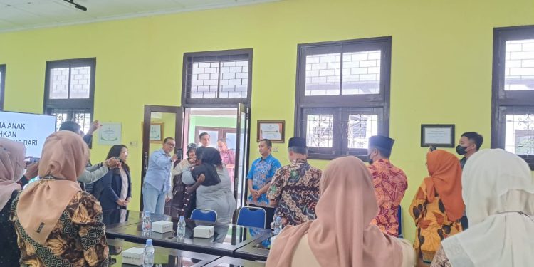 Suasana Haru Mewarnai Pertemuan Anak dan Ibu Asal Kepanjen Yang Terpisah Selama 4 Tahun