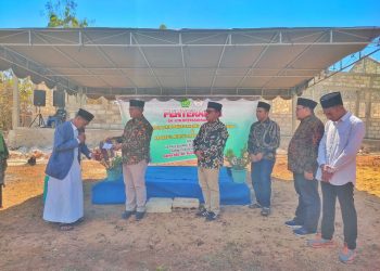 Kementerian Agama Provinsi NTT Serahkan 2 IJOP Pendirian Madrasah di Pulau Semau