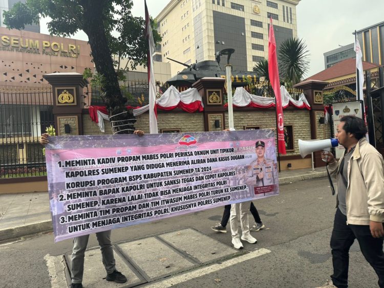 Demo di Mabes Polri, Massa Tuntut Periksa Oknum Kapolres Sumenep dalam Skandal BSPS Sumenep