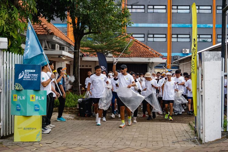 Rerun Road to PLN Electric Run 2025: Lari Sambil Memungut Kesadaran