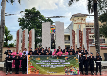 Sentuhan Humanis Brimob NTT: Menabur Kedamaian di Balik Seragam Loreng