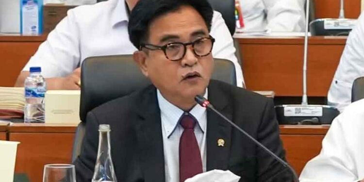 Menko Yusril Kecam Aksi Penyiraman Air Keras ke Aktivis KontraS