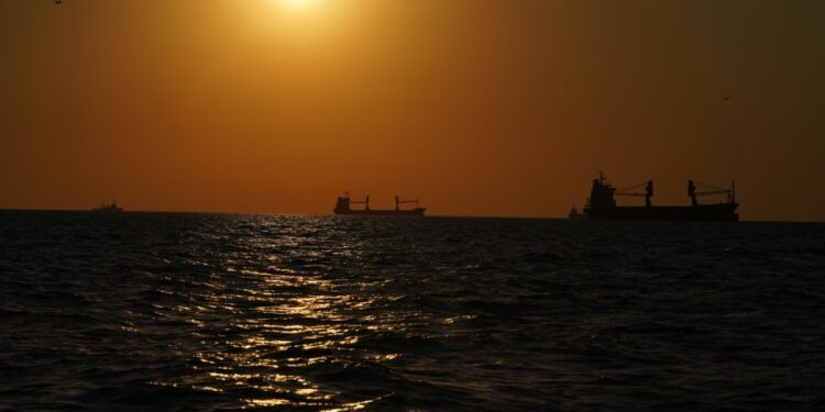 Daftar Negara yang Tankernya Direstui Iran Menembus Selat Hormuz