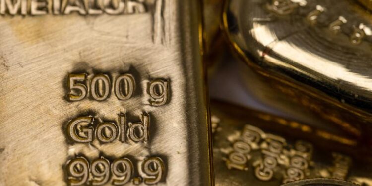 Harga Emas Lemas Pagi Ini, Pilih Jual atau Beli?