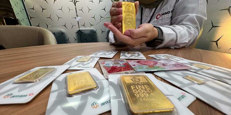 Harga Emas Antam Melemah, Buyback Lebih Parah