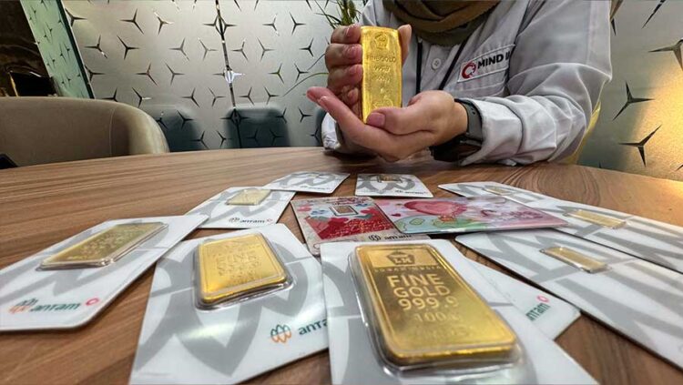 Harga Emas Antam Melemah, Buyback Lebih Parah