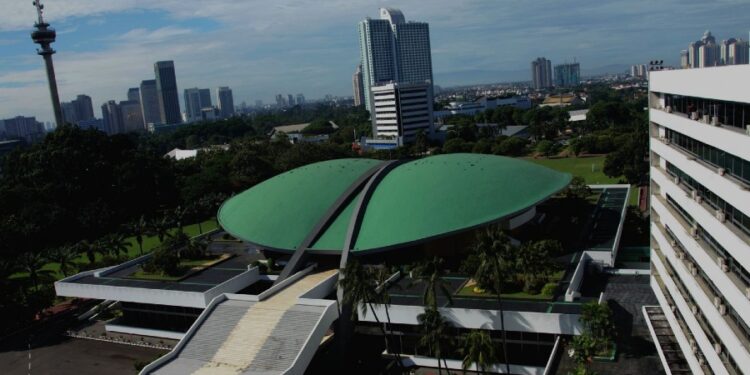 Rapat Paripurna DPR Hari Ini: RUU PPRT dan RUU PSdK Disahkan