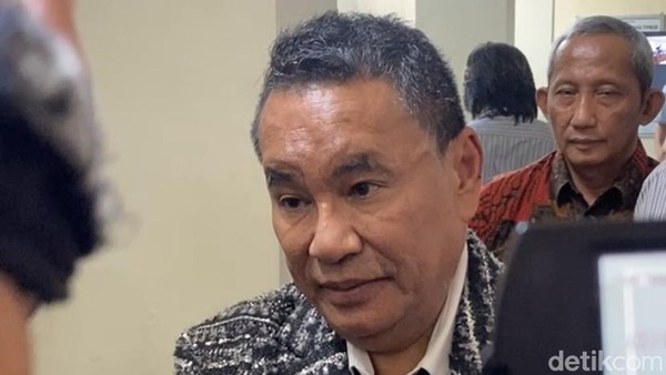 Hotman Paris Dilaporkan PWI, Tiba-tiba Minta Maaf dan Cabut Laporan—Ada Apa? Frasa “Tiba-tiba” dan “Ada Apa?