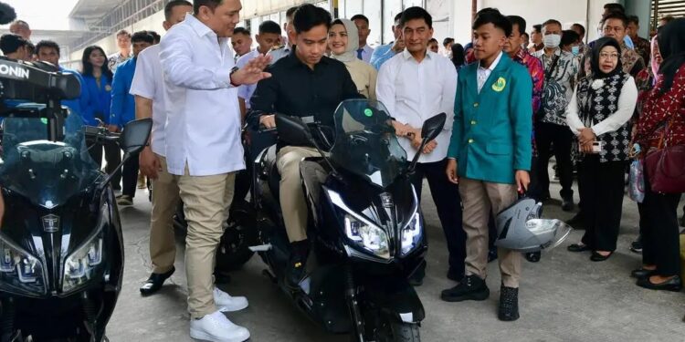 RKIH Muda: Kunjungan Gibran ke Pabrik Motor Listrik Bukti Nyata Dukung Transisi Energi