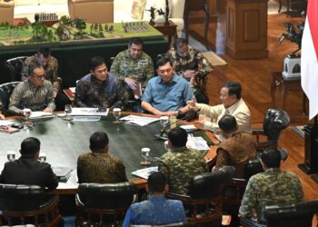 Prabowo Panggil Panglima TNI ke Hambalang, Bahas Rekrutmen Suku Dayak hingga Karhutla