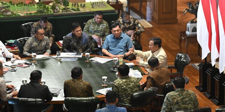 Prabowo Panggil Panglima TNI ke Hambalang, Bahas Rekrutmen Suku Dayak hingga Karhutla