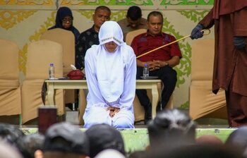 Orang Dekat Pimpinan DPR Aceh Dihukum Cambuk 22 Kali karena Berzina