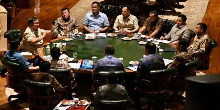 Prabowo Panggil Menhan Sjafrie dan Kepala BIN ke Hambalang, Bahas Karhutla dan Gempa NTT