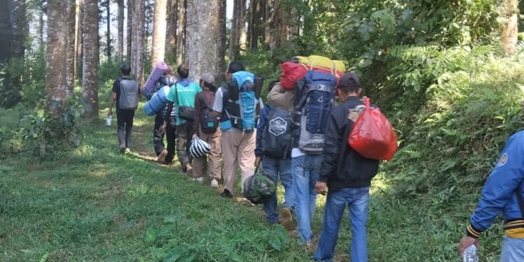 MENJAGA HUTAN, MENGHIDUPKAN DESA: Gerakan “Hutan Asuh” Girijaya Menyulap Camping Ground Menjadi Laboratorium Konservasi