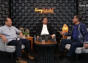 Di Hadapan Mahfud, Feri Amsari: “Kabinet Bayangan Perlu Lawan Kesombongan Penguasa”