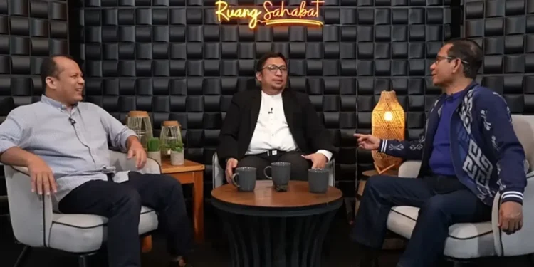 Di Hadapan Mahfud, Feri Amsari: “Kabinet Bayangan Perlu Lawan Kesombongan Penguasa”