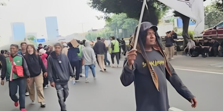 Massa AMPB Bubar Usai Dapat Komitmen DPR: “Sampai Bertemu Desember!”