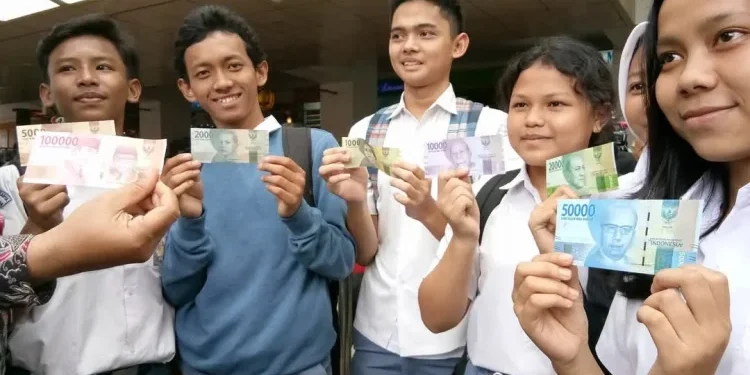 Awal Pekan Rupiah Dibuka Naik, Tinggalkan Level Rp18.000 per Dolar AS