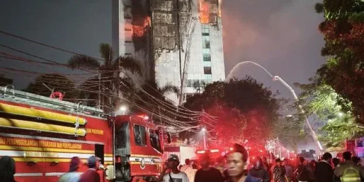 Gedung Bapenda Terbakar, Pemprov DKI Langsung Klaim Data Aman: “Lah, Belum Dicek Kok Sudah Bilang Selamat?”