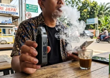 Tegur Keras Pengguna Vape, Menkes Budi: Jangan Bilang Vape Lebih Aman!