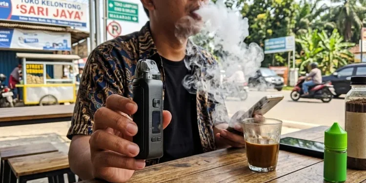 Tegur Keras Pengguna Vape, Menkes Budi: Jangan Bilang Vape Lebih Aman!