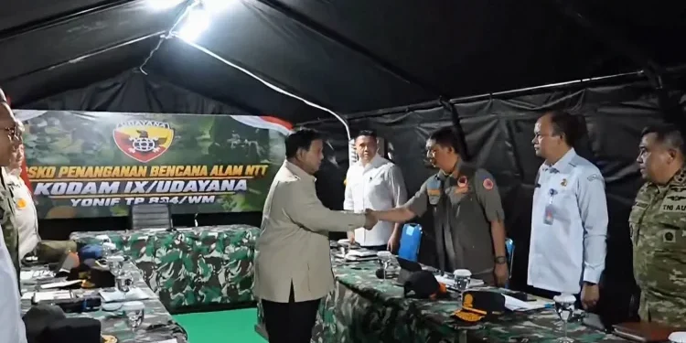 Presiden Prabowo Tiba di NTT, Langsung Pimpin Rapat Penanganan Gempa