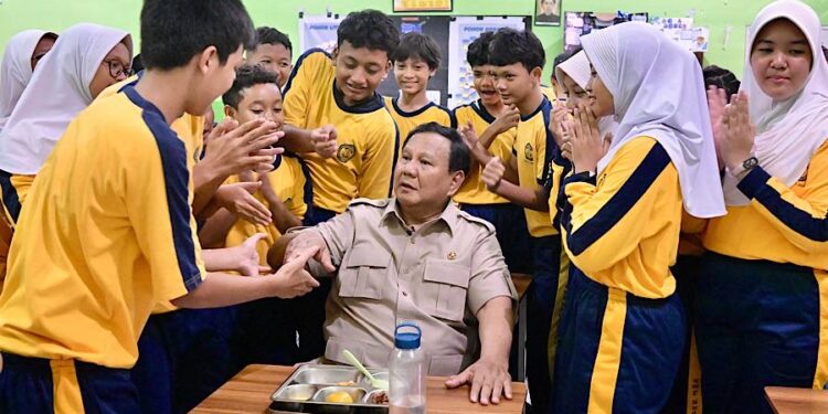 Prabowo Fokuskan RAPBN 2027 ke Pendidikan Alih-alih MBG, Ada Apa?